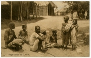 Ansichtspostkarte; Feldpostkarte, 1.Weltkrieg, "Negerfamilie in D.O.A.", Mitglieder einer afrikanischen Familie in Deutsch-Ostafrika, gelaufen