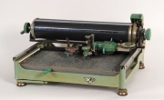 Schreibmaschine, Chinesische Schreibmaschine Modell DHY "Fliegende Taube", mit Zubehör